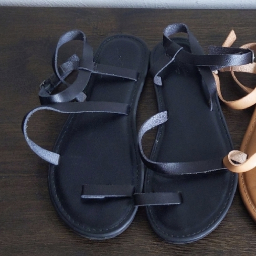 universal thread black strappy sandals